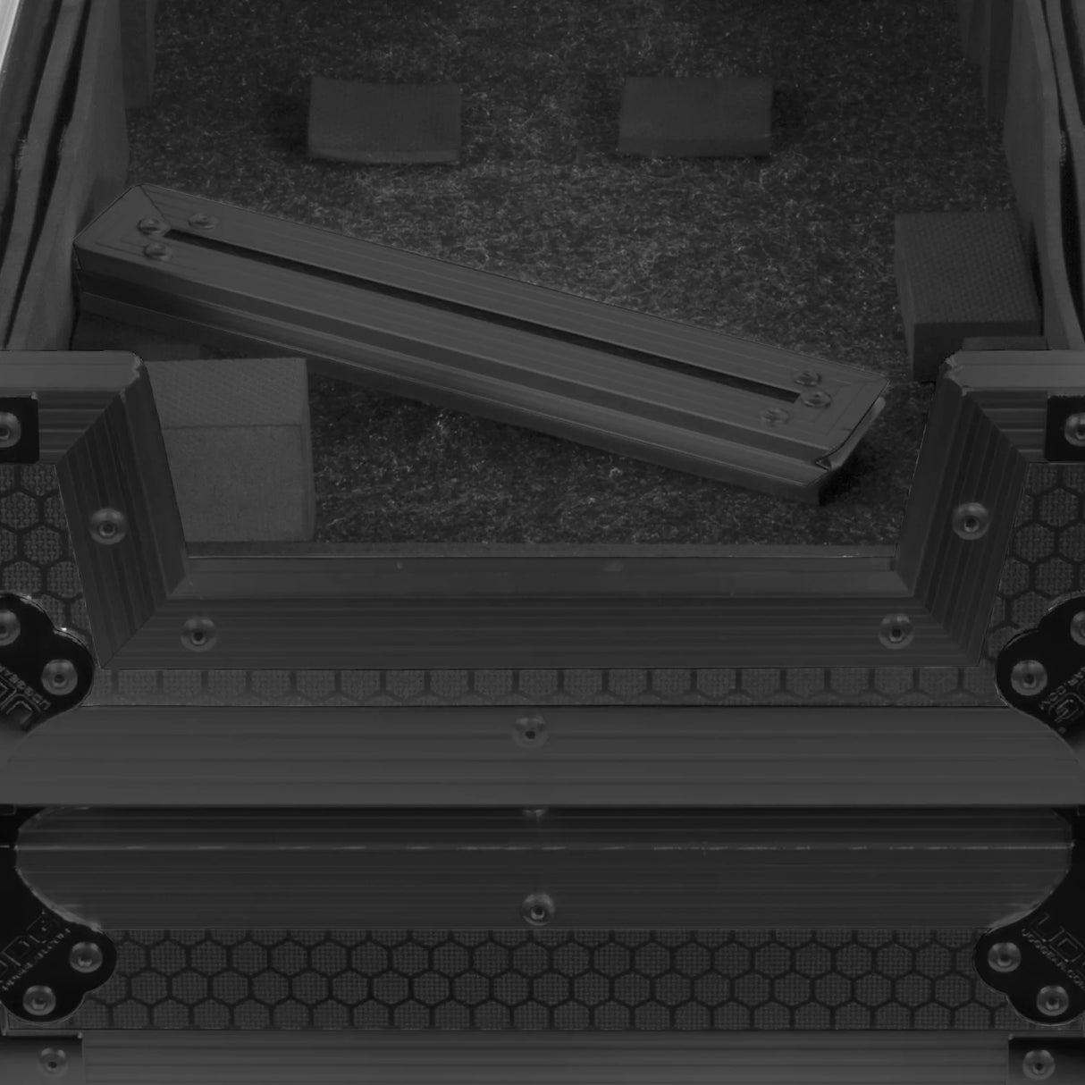 UDG Ultimate Flight Case Denon DJ SC LIVE 4 Black Plus (Rollen)