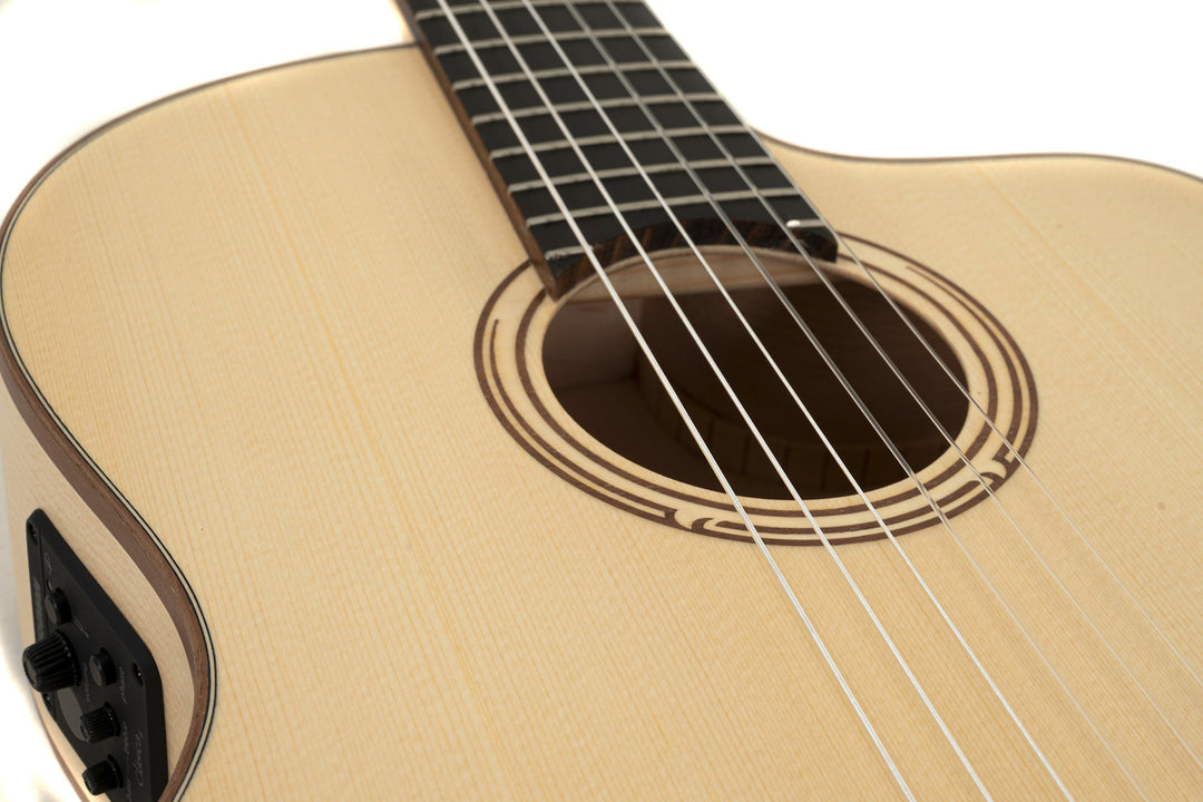 GEWA E-Akustik Konzertgitarre Pro Natura Silver Samba - E-Akustik (Cutaway)