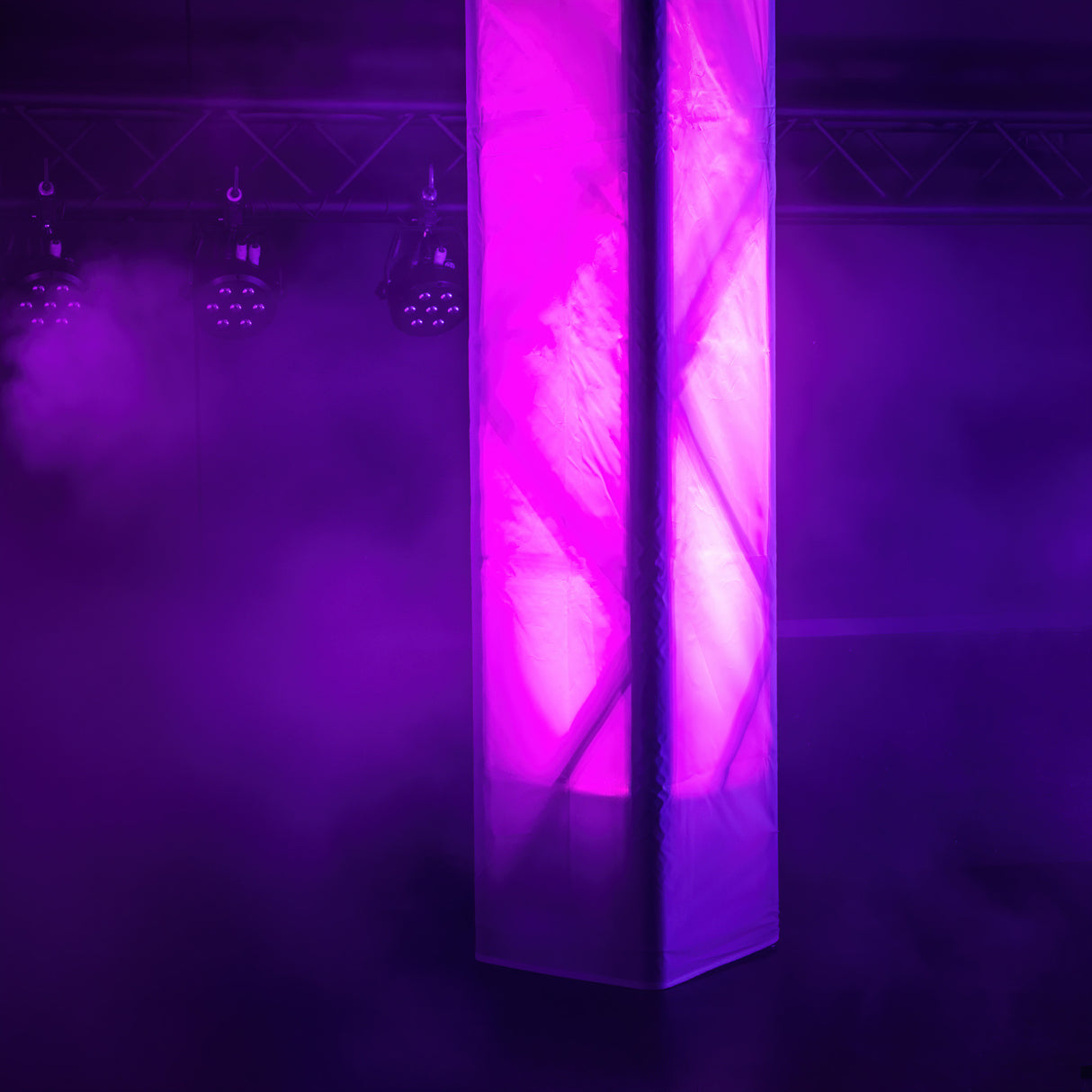 Cameo ROOT® PAR 6 WH SÆT 1 - Set inkl. 4 x CLROOTPAR6WH inkl. IR-Fernbedienung (CLPFLAT1REMOTE)