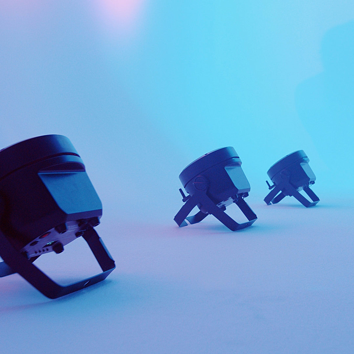 Cameo ROOT® PAR BATTERY - 5 × 4 W batteridrevet RGBW LED PAR-spotlight