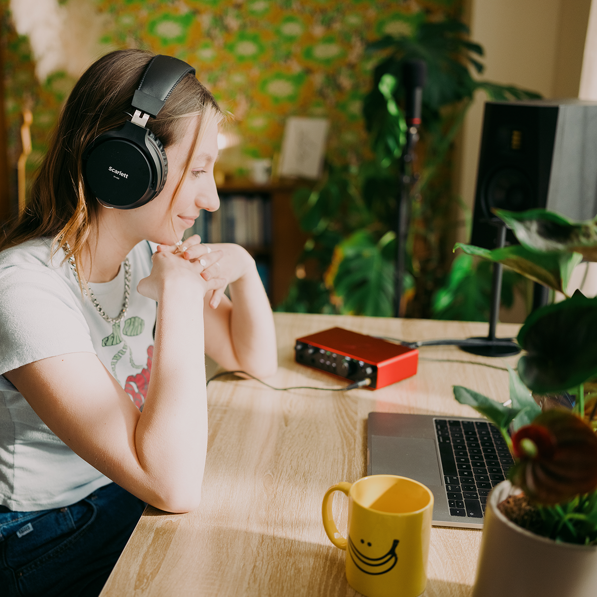 Focusrite Scarlett 2i2 4th Gen Sound Card