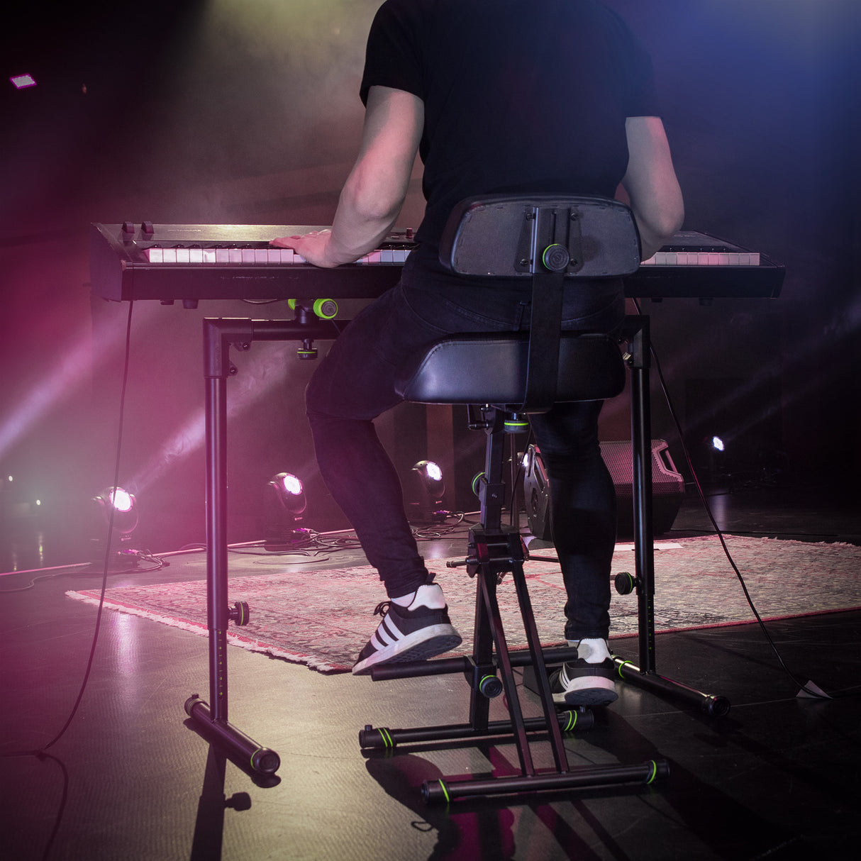 Gravity FM SEAT1 BR - Højdejusterbar skammel med fod- og ryglæn