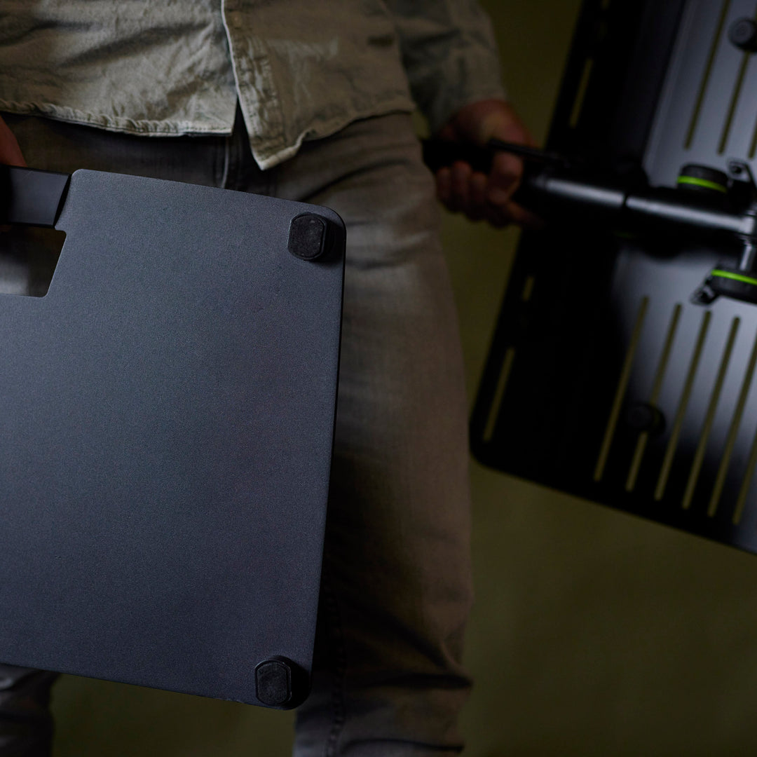 Gravity LTS T 02 B - Universeller Laptopständer mit verstellbaren Haltestiften und Stahlbasis, schwarz