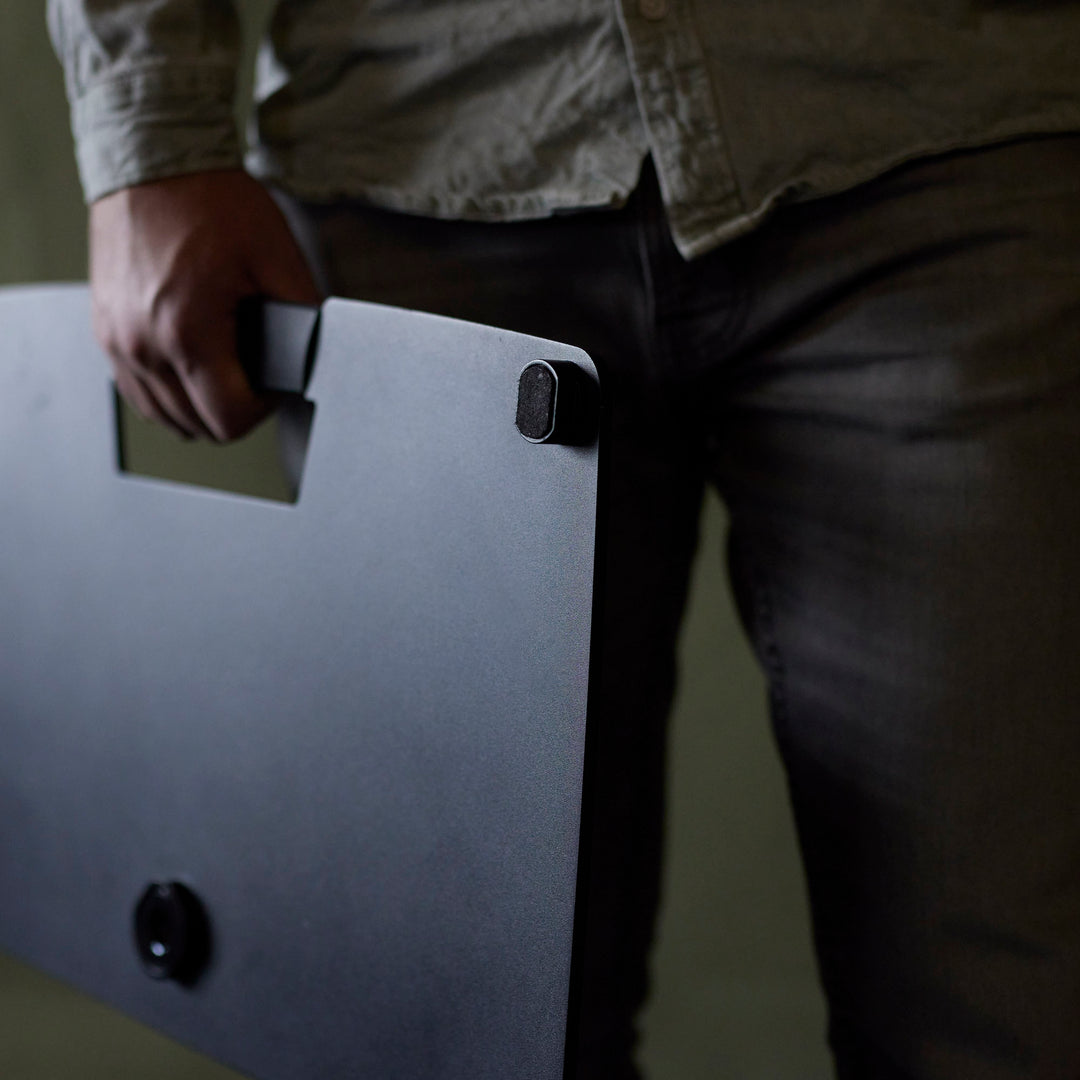 Gravity LTS T 02 B - Universeller Laptopständer mit verstellbaren Haltestiften und Stahlbasis, schwarz