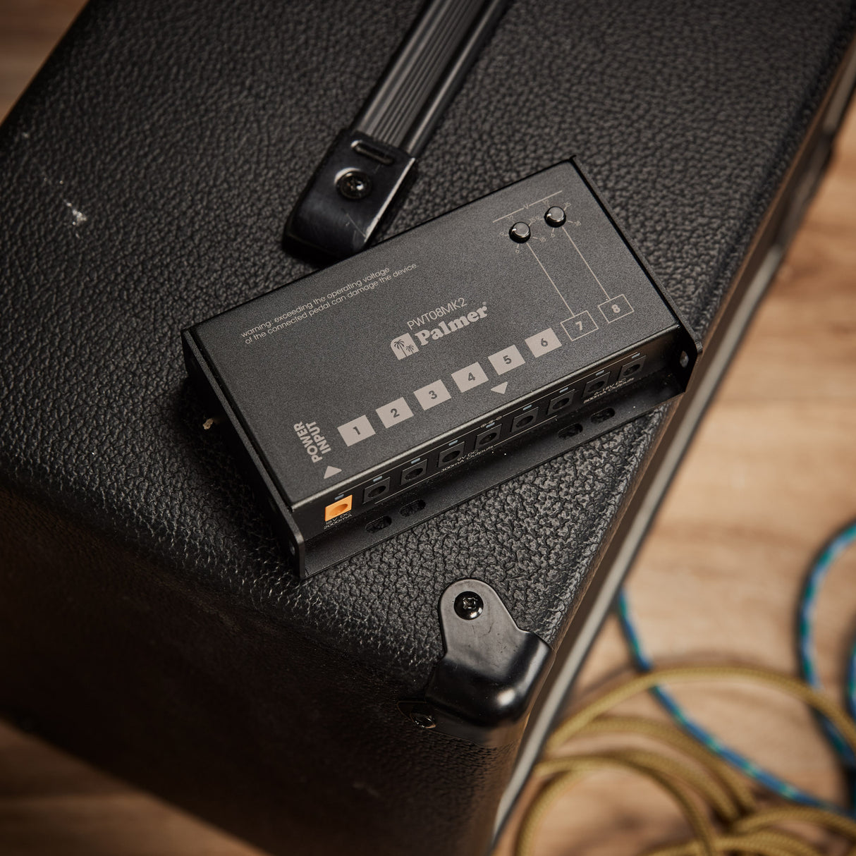 Palmer PWT 08 MK2 - Universelles 8-Ausgang Pedalboard-Netzteil