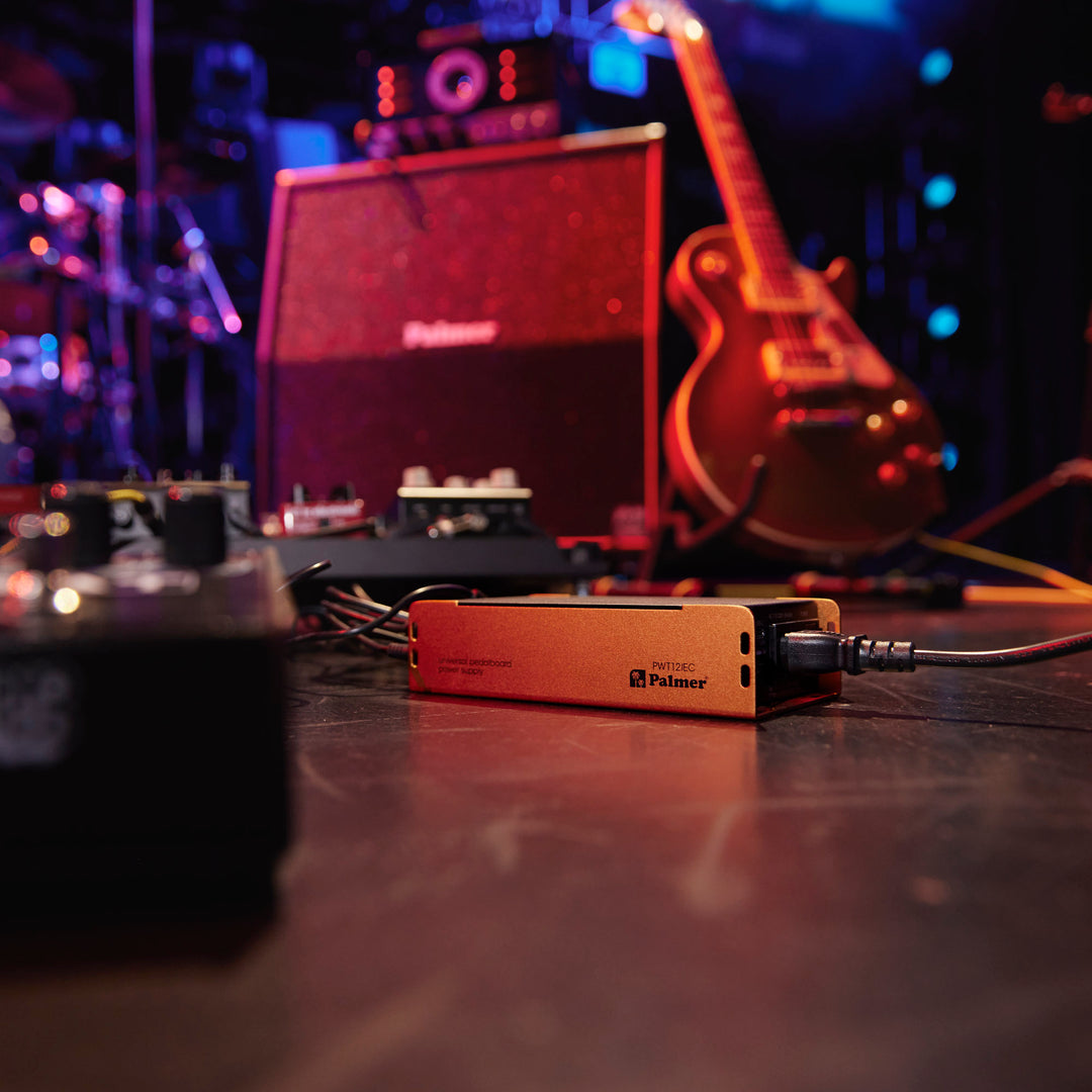 Palmer PWT 12 IEC - Universelles Netzteil für Pedalboard mit USB