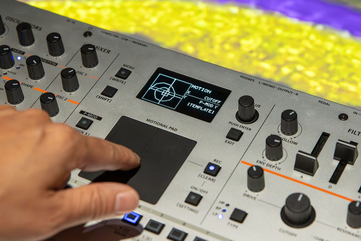 Roland GAIA 2 Synthesizer