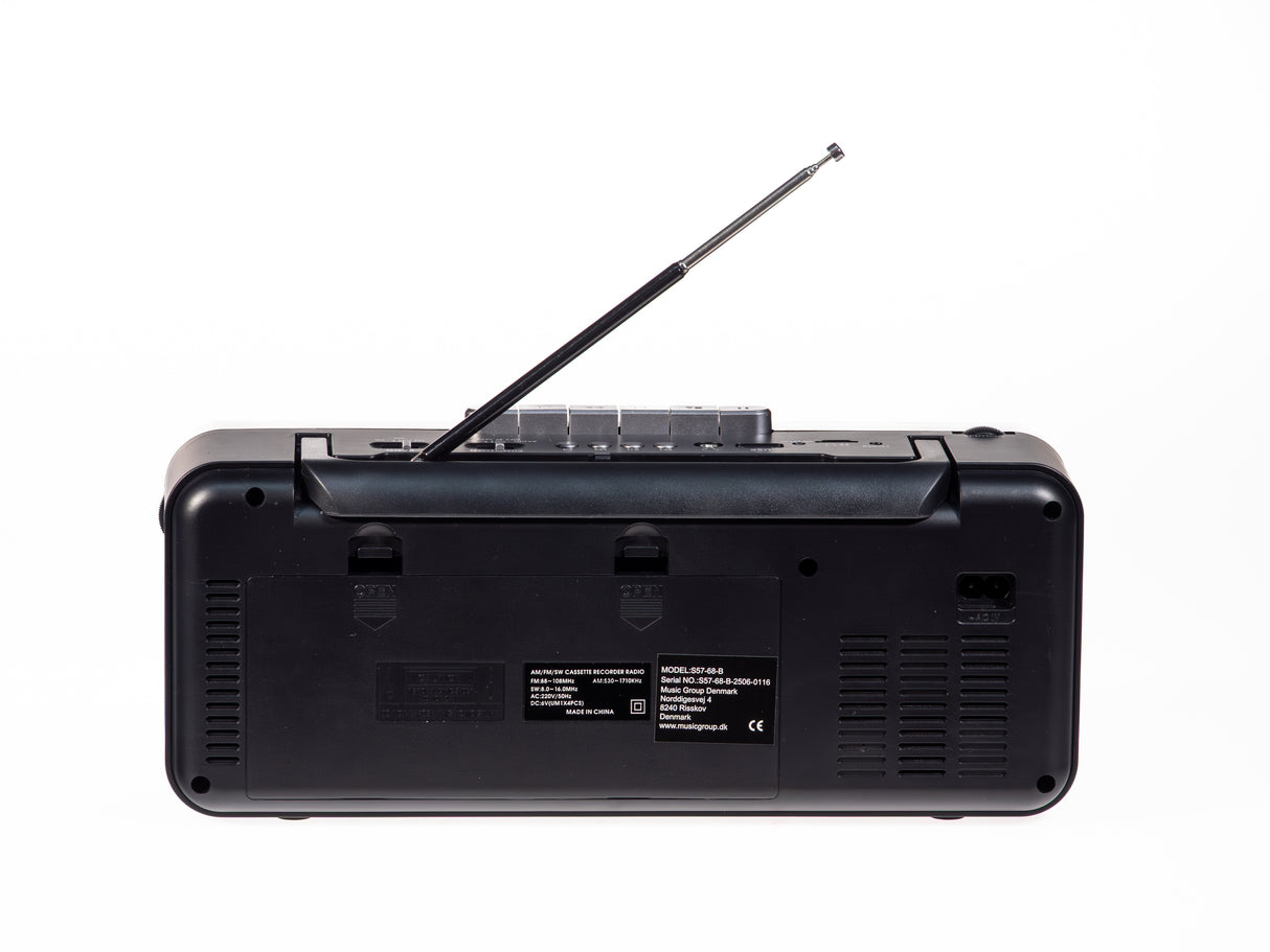 Studio 57 - Kassettenabspieler m. FM & Bluetooth, Black + Kassette