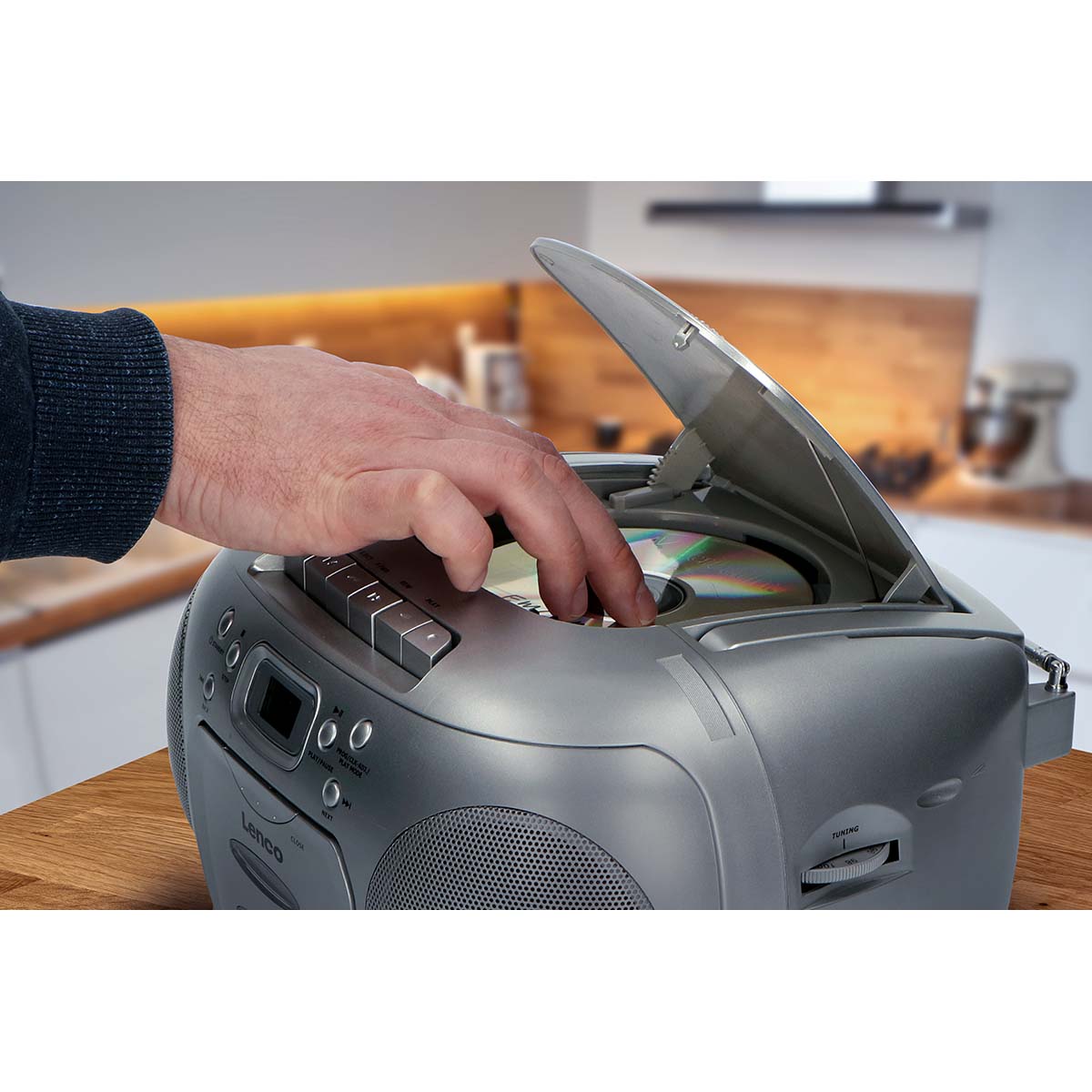 Tragbares FM-Radio mit CD- und Kassettenspieler, Silber