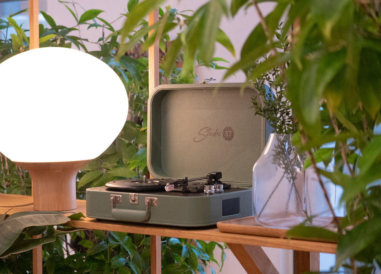 Studio 57 Mellow Plattenspieler mit LP-Ständer (Grün)