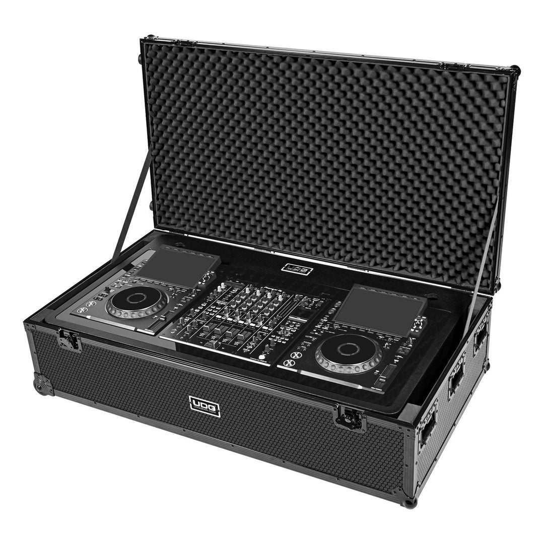 UDG Ultimate DJ Podium Workstation Flight Case Schwarz Plus (Wheels)