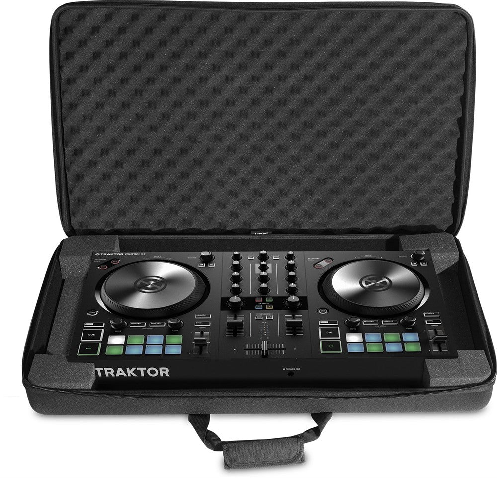 UDG Creator NI Traktor Kontrol S4 MK3/S2 MK3/Numark Mixstream Pro Hardcase Schwarz