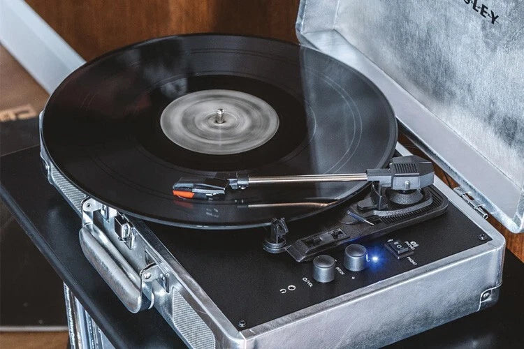 Crosley Cruiser Plus Plattenspieler Zweiwege Bluetooth (Schwarz)