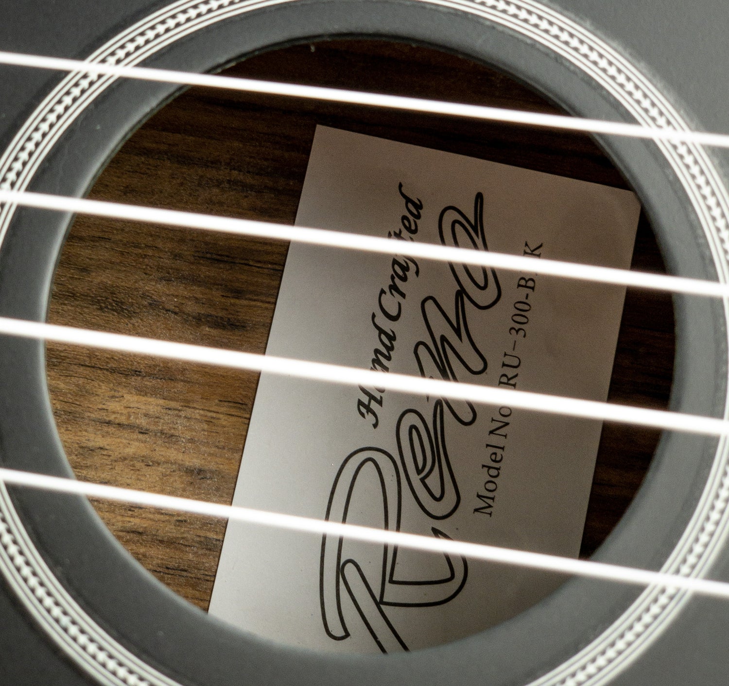 Reno RU300 Grand Concert Ukulele (Black) Starter Kit