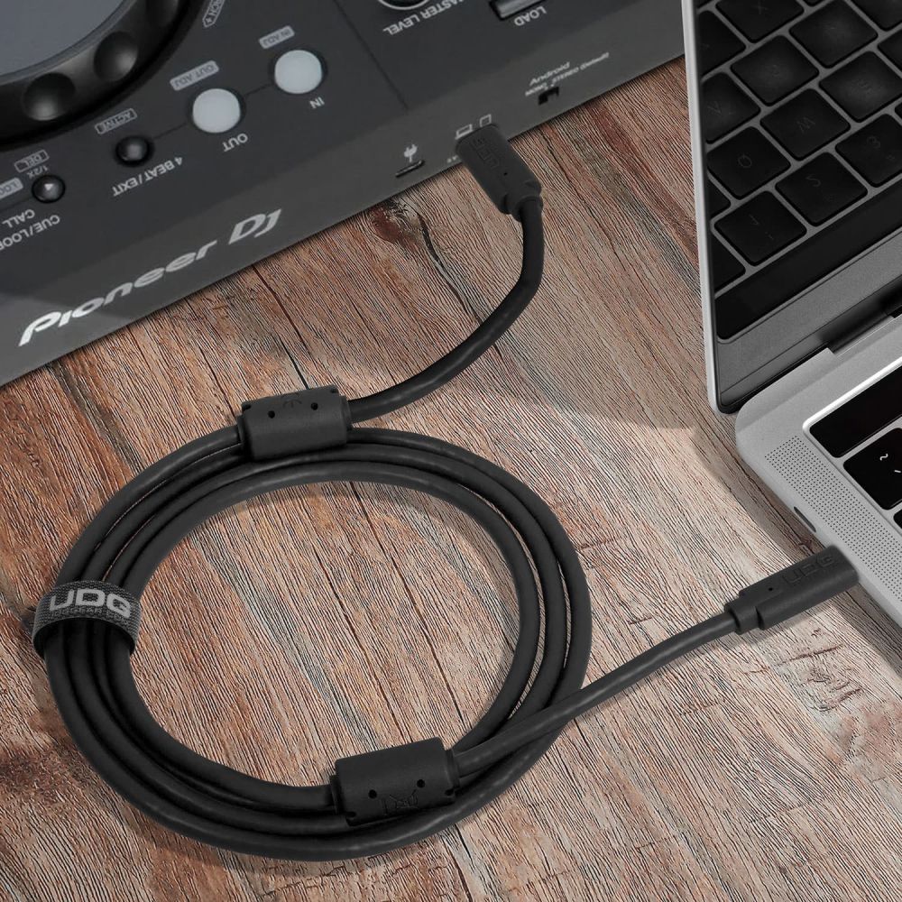 UDG Ultimate Kabel USB 3.2 C-C Schwarz Gerade 1,5m