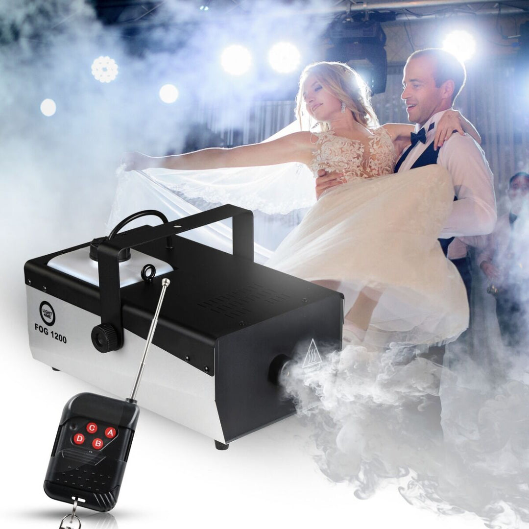 Light4Me Fog 1200 V2 Nebelmaschine 1200W mit kabelloser Fernbedienung & DMX