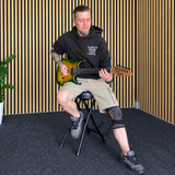 Hardman SB207 gitarrenfußbank mit Fußstütze und Gitarrenhalter.