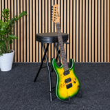 Hardman SB207 gitarrenfußbank mit Fußstütze und Gitarrenhalter.