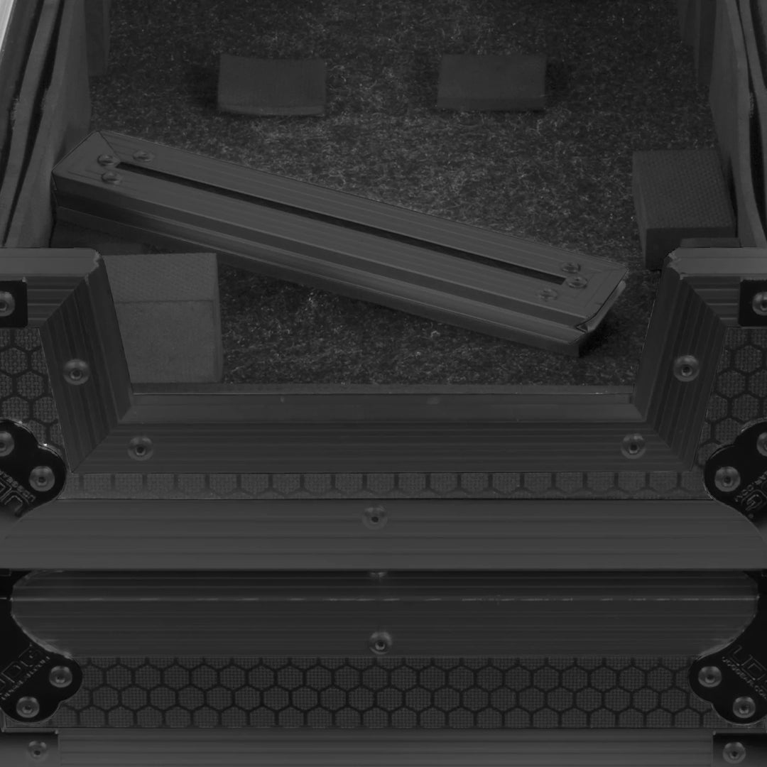UDG Ultimate Flight Case Denon DJ SC LIVE 4 Black Plus (Rollen)