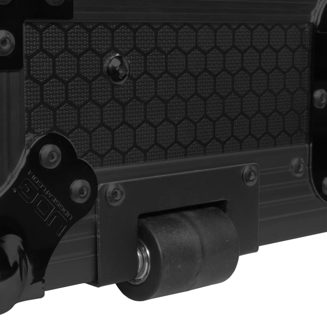 UDG Ultimate Flight Case Denon DJ SC LIVE 4 Black Plus (Rollen)