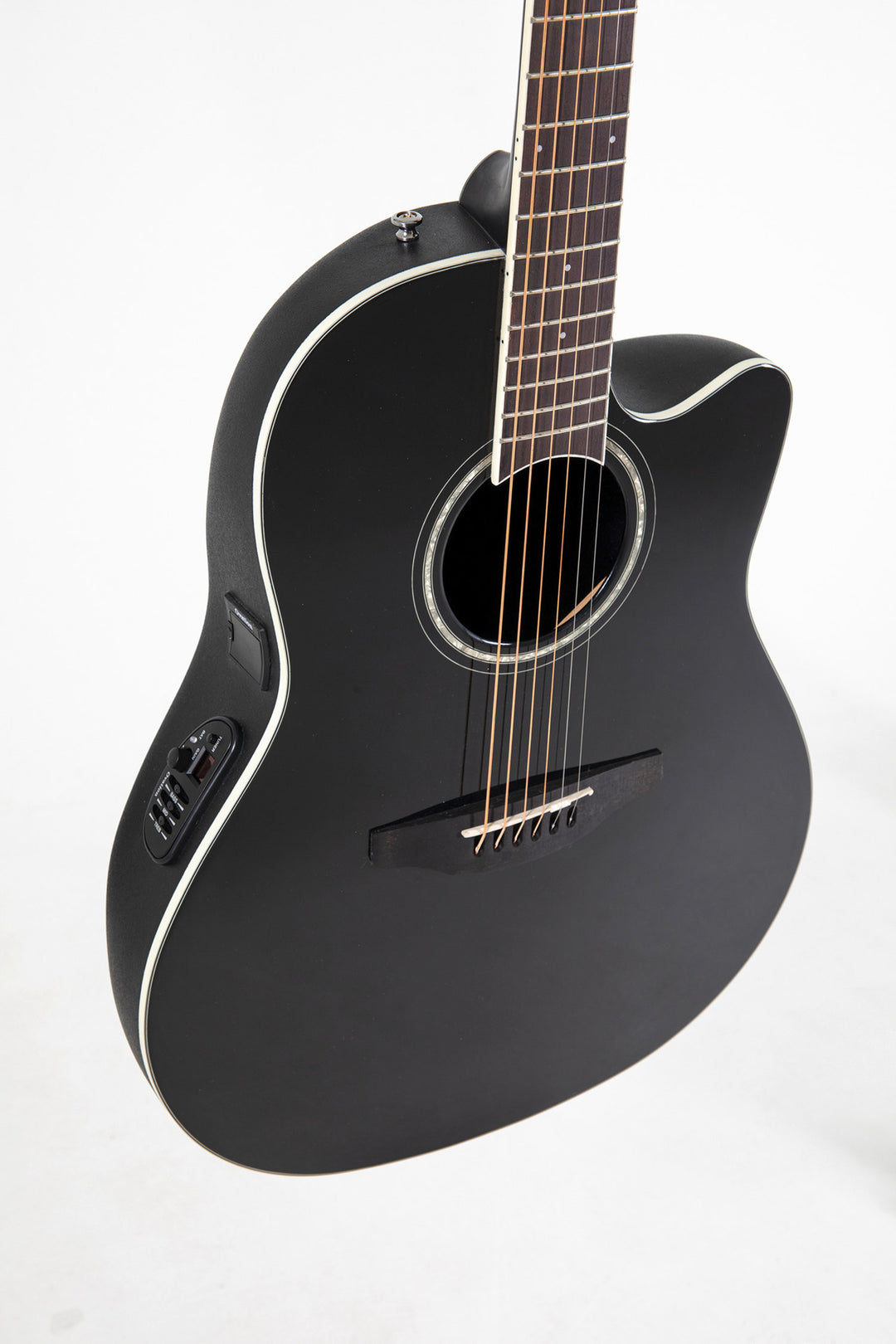Ovation E-Akustik-Gitarren Celebrity CS Standard Mid Cutaway - Black (CS24-5-G)