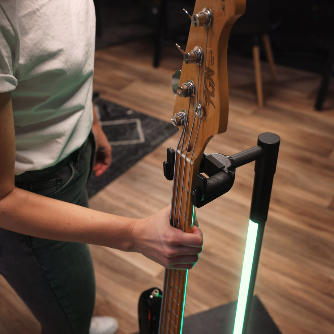 Gravity GS LS 01 NH B – GLOW-STAND® Gitarrenständer, Neckhug