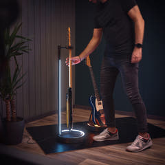 Gravity GS LS 01 NH B – GLOW-STAND® Gitarrenständer, Neckhug