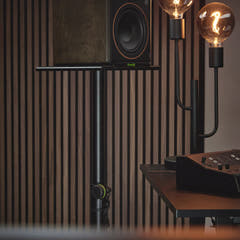 Gravity SP 3202 LR B – Ständer für Studiomonitorlautsprecher mit großer runder Basis