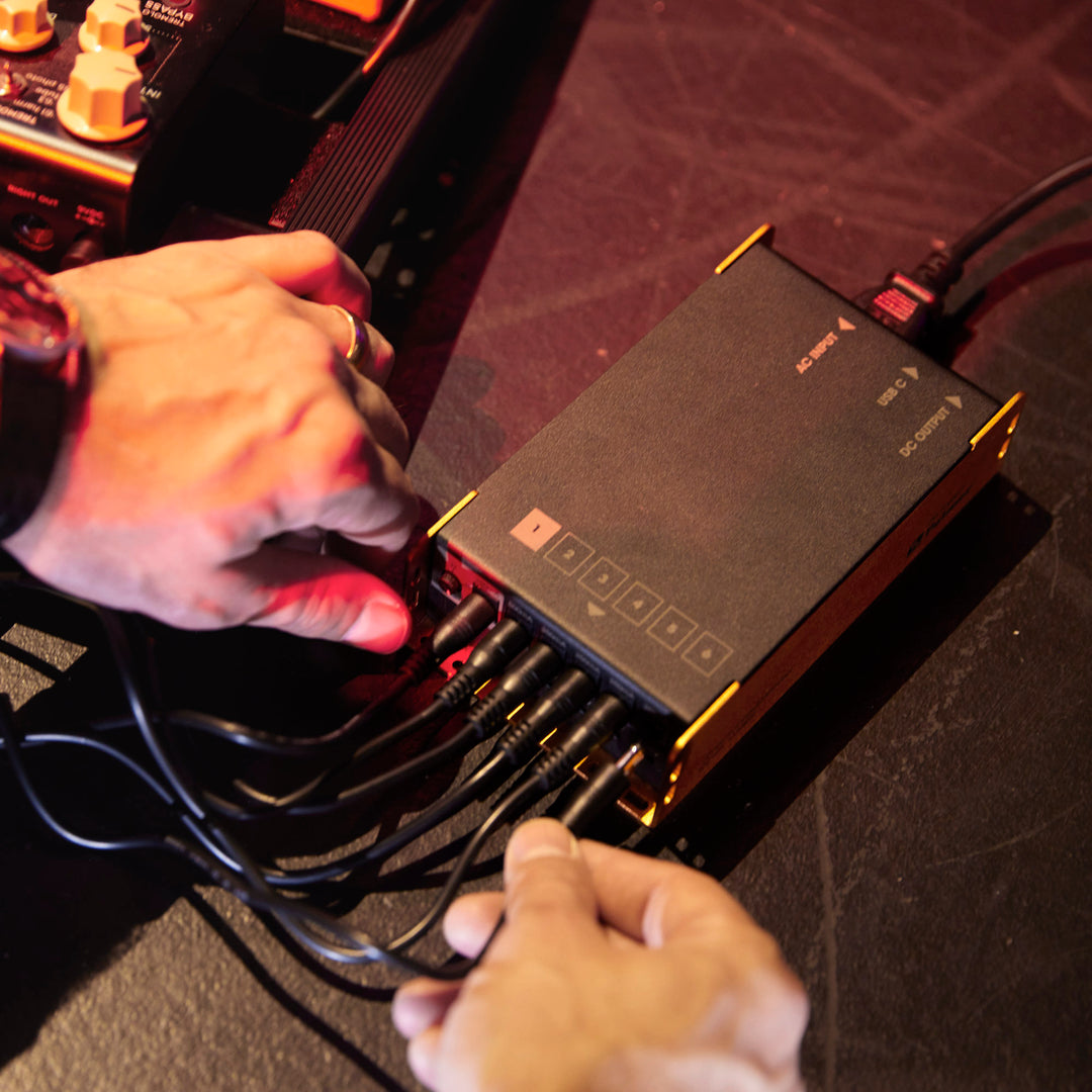 Palmer PWT 06 IEC - Universelles Netzteil für Pedalboard mit USB