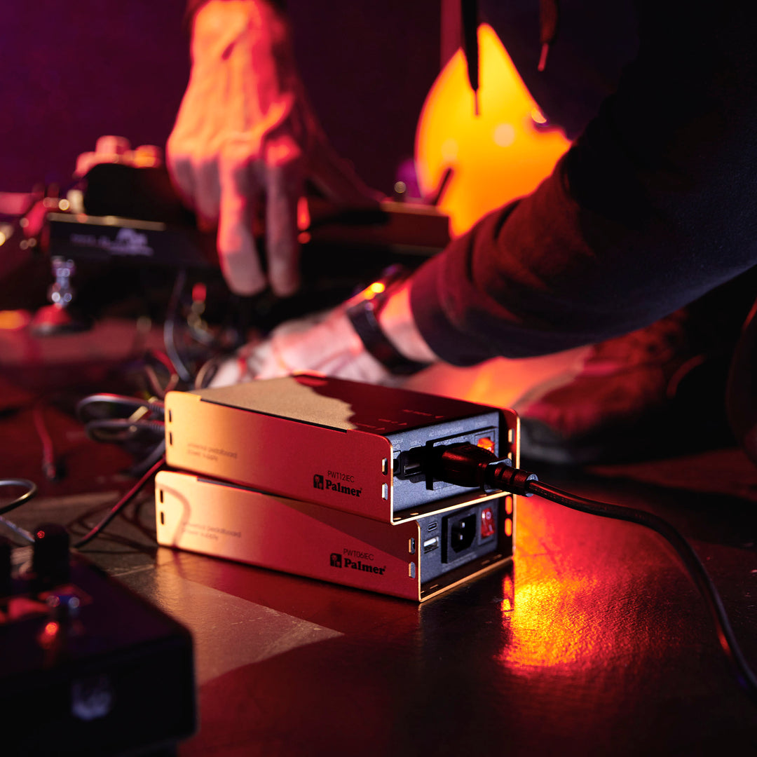 Palmer PWT 12 IEC - Universelles Netzteil für Pedalboard mit USB