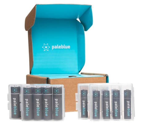 Pale Blue Nachhaltigkeits-Kit 8xAA/8xAAA inklusive 2 USB-C-Kabeln und Akku- cases