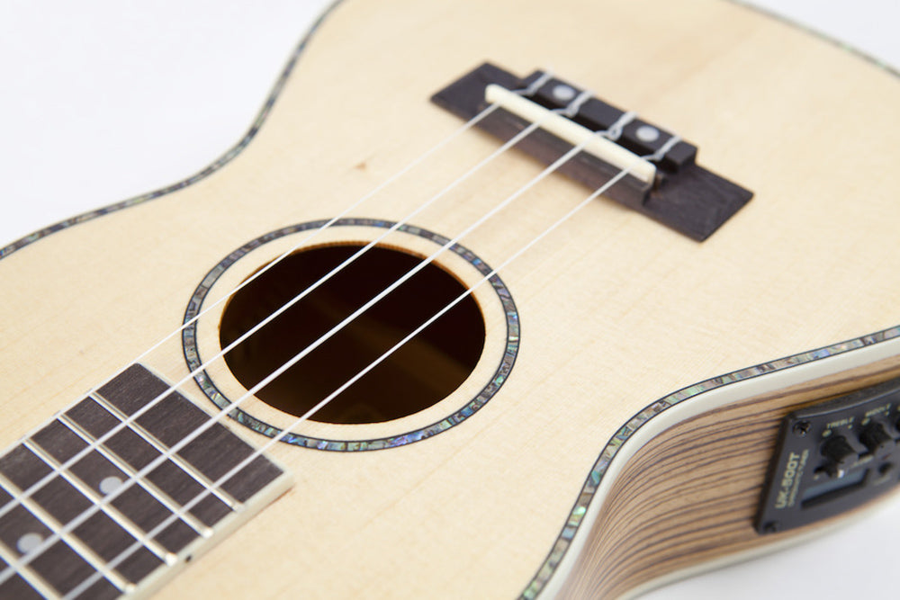 Reno RU320E Grand Konzert Ukulele m. Pickup und Tuner (Natur)