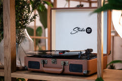 Studio 57 Dolly Plattenspieler (Braun) Bundle