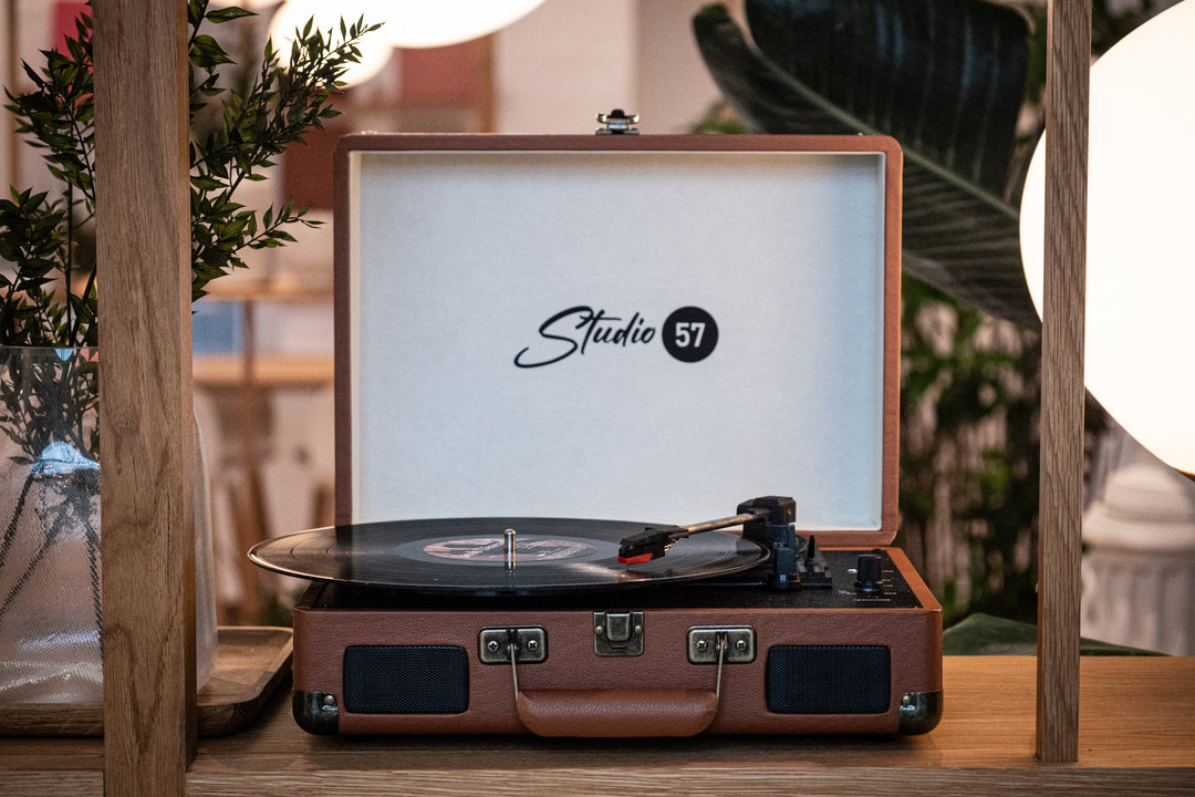 Studio 57 Dolly Plattenspieler (Braun) Bundle