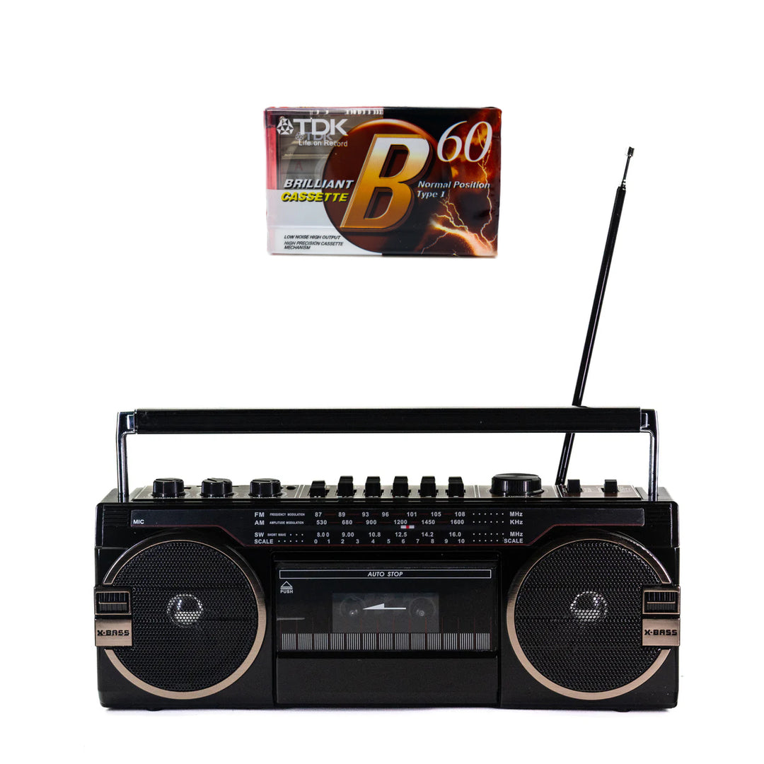 Studio 57 - Kassettenabspieler m. FM & Bluetooth, Black + Kassette