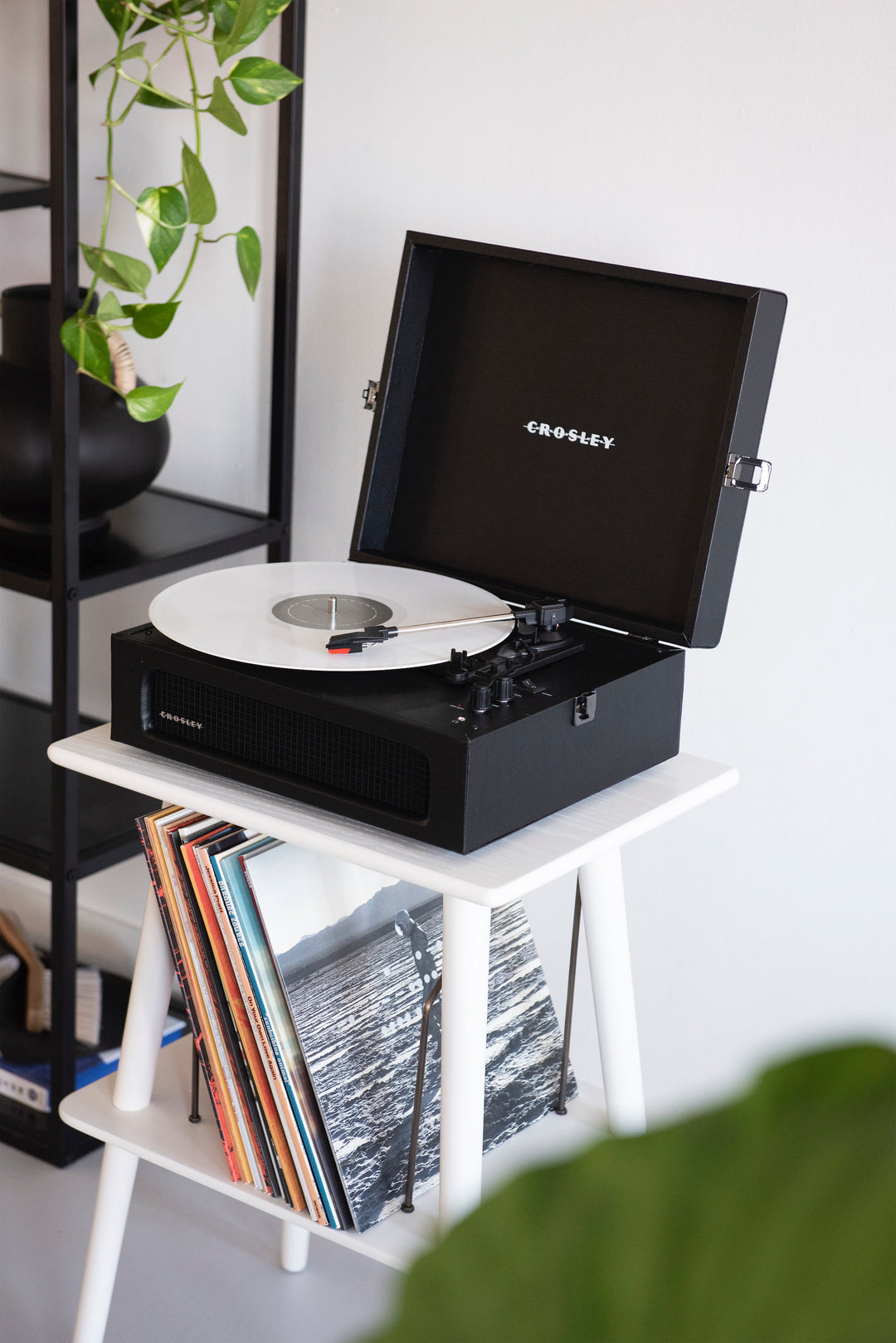 Crosley - Manchester Plattenspieler Möbel (Weiß)