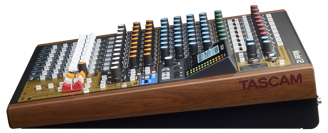 Tascam Model 12 Analogmischpult und 12-Spur-Digitalrekorder