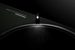 Technics SL-1210 MK7 Plattenspieler (Schwarz)