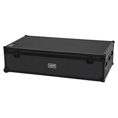 UDG Ultimate DJ Podium Workstation Flight Case Schwarz Plus (Wheels)