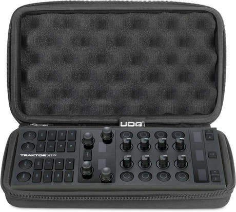 UDG Creator NI Traktor Z1 MK2/ X1 MK3/ Reloop Mixtour Pro Hardcase Schwarz
