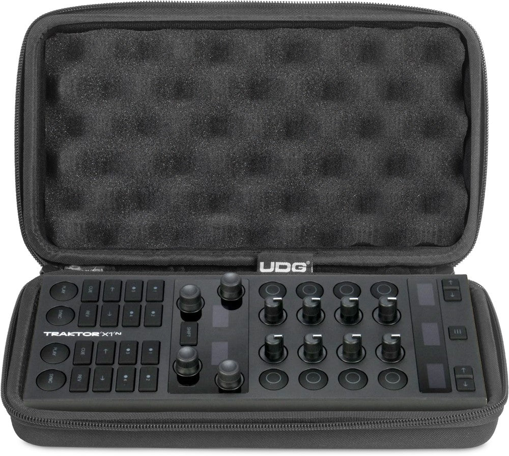 UDG Creator NI Traktor Z1 MK2/ X1 MK3/ Reloop Mixtour Pro Hardcase Schwarz