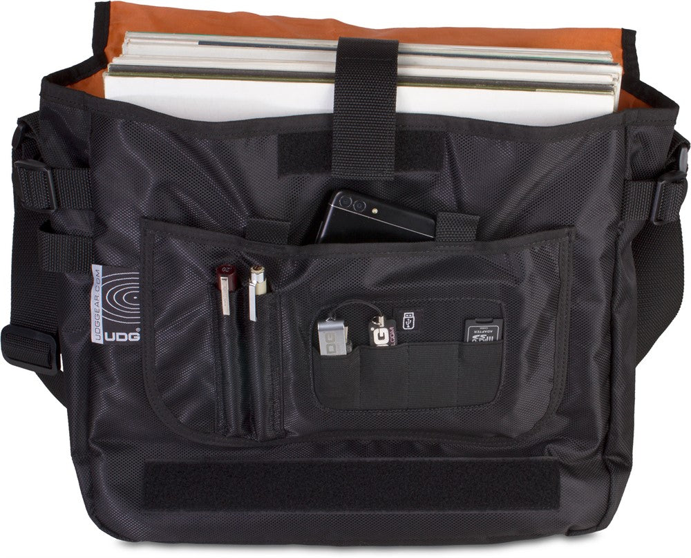 UDG Ultimate Kuriertasche Schwarz, Orange innen